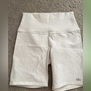 ALO Yoga Women's Cream Bike Shorts